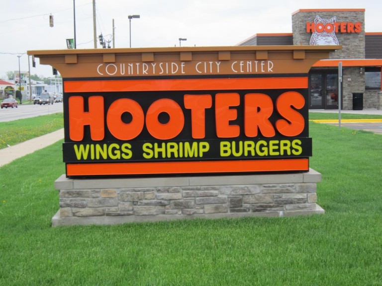 HOOTERS